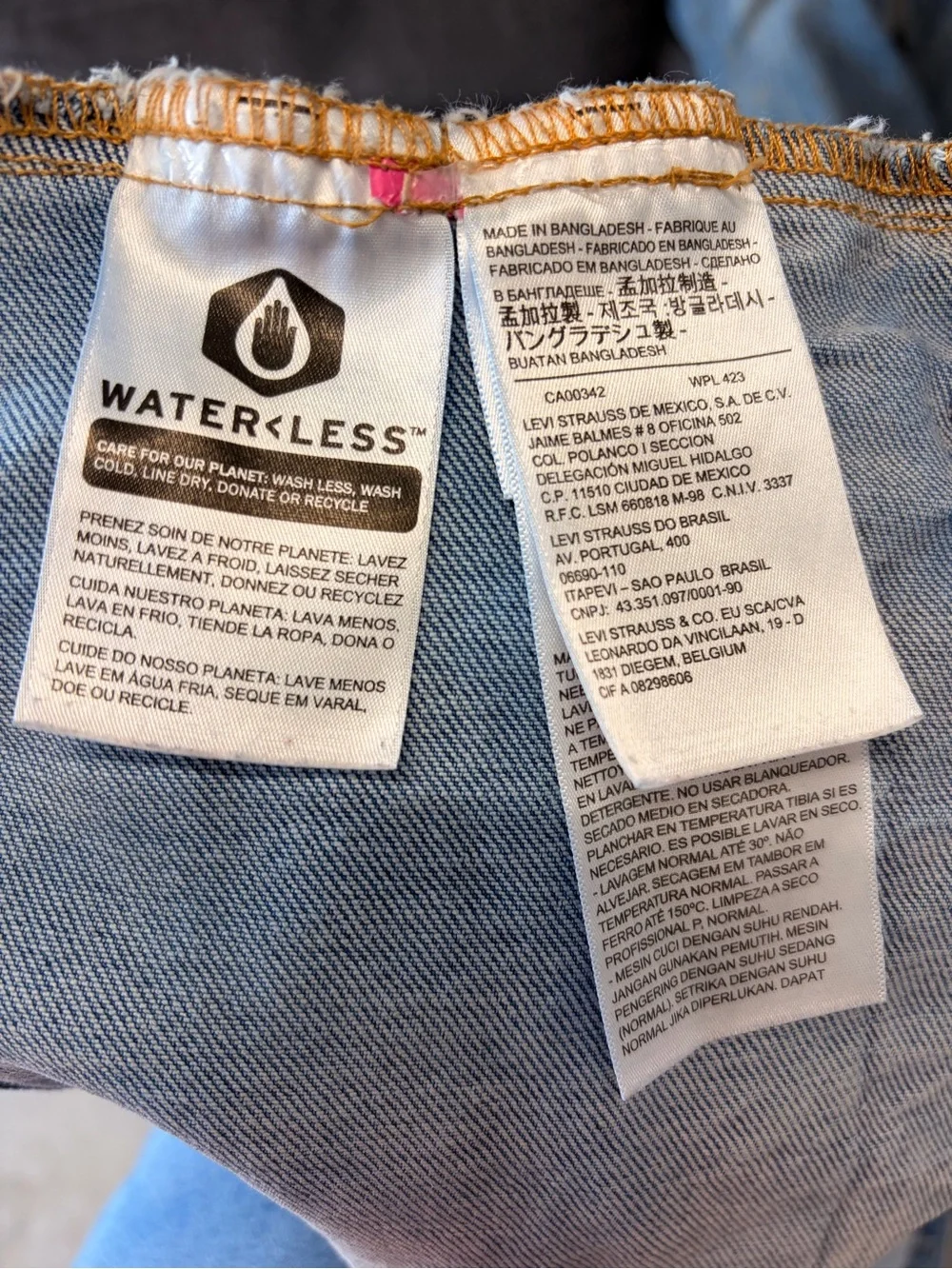 Levi’s Original Trucker Denim Jacket Light Wash Button Front Men’s Large - Picture 7 of 7